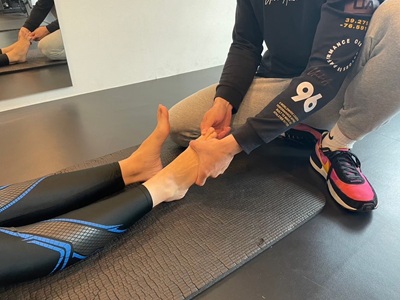 足のゆがみを整える姿勢改善と美尻トレーニング風景
